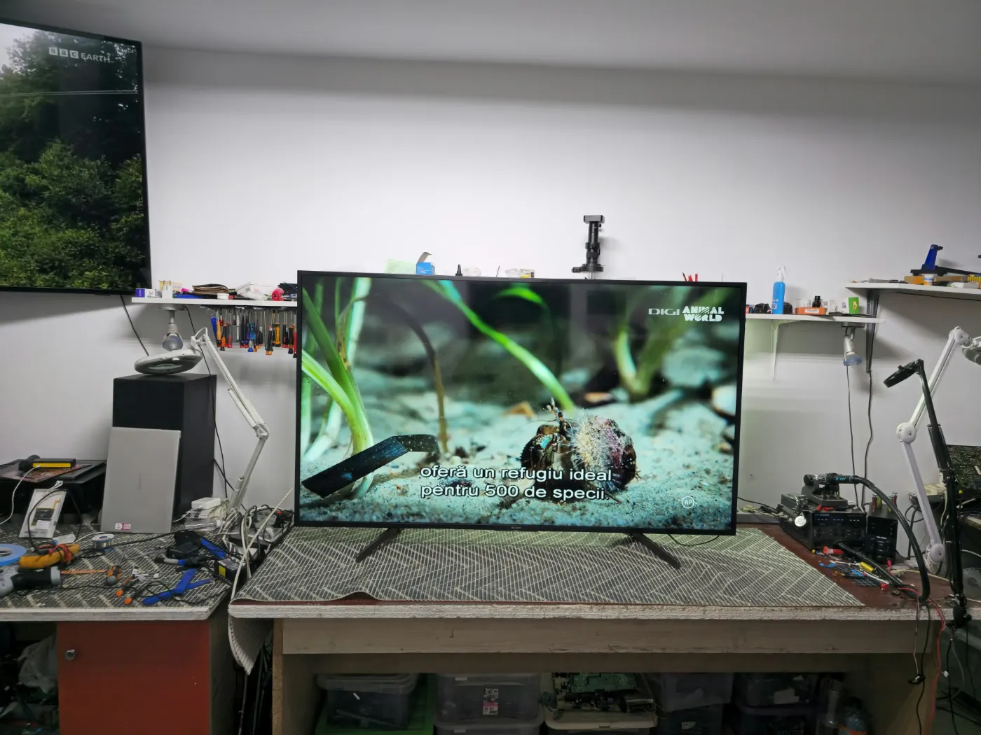Televizor Sony în test pe bancul atelierului după reparație